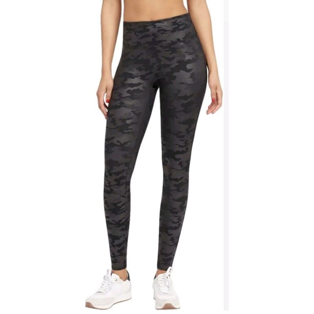 Women's Spanx Faux Leather Matte Camo Leggings‎ Size Small Petite